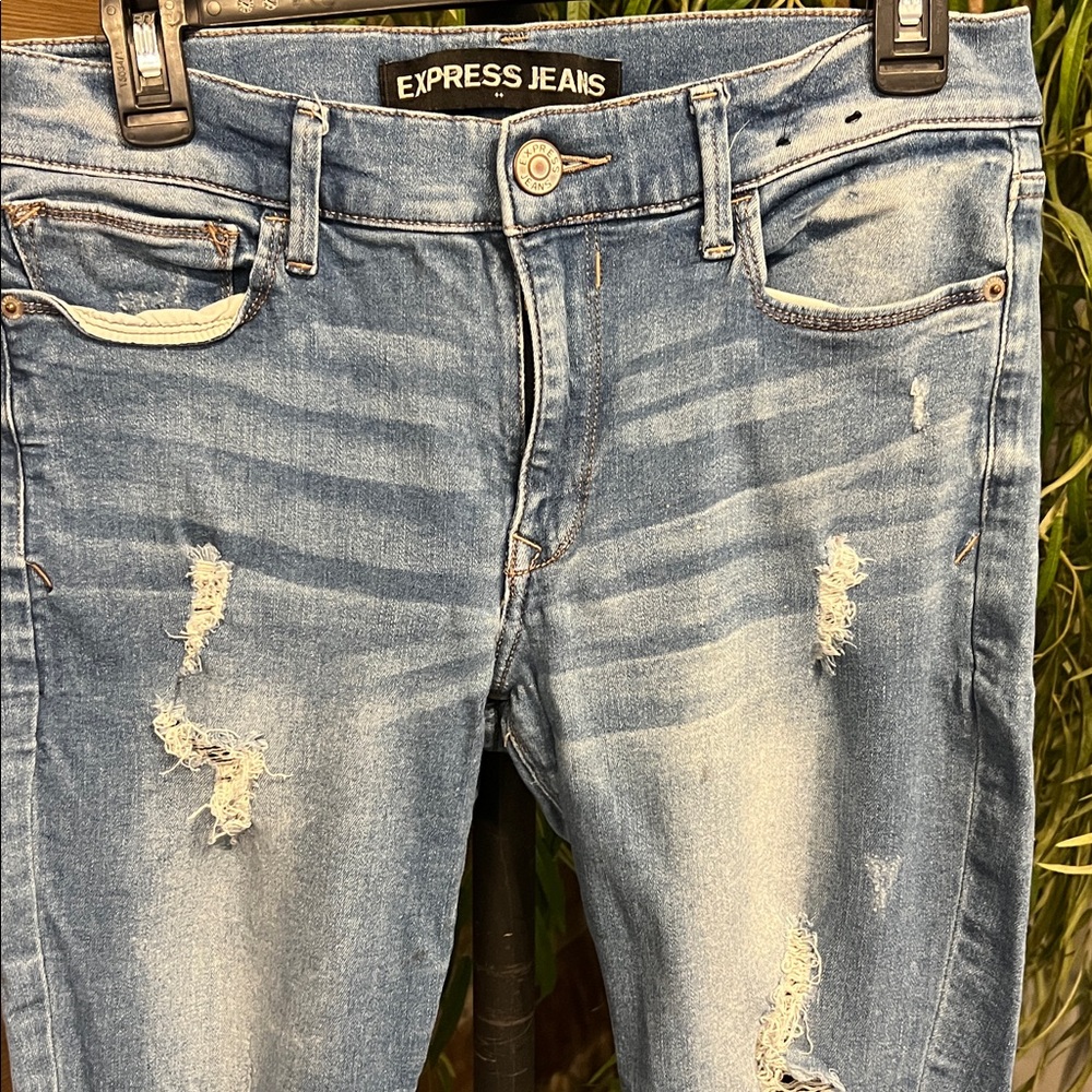 Express destructed mid rise skinny jeans. 10 - Picture 2 of 5